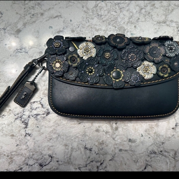 Coach Tea Rose Leather Clutch - Picture 1 of 4